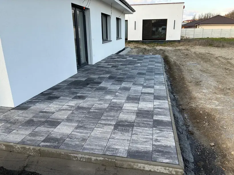 Stavba Cífer 2 – terasa a spevnené plochy