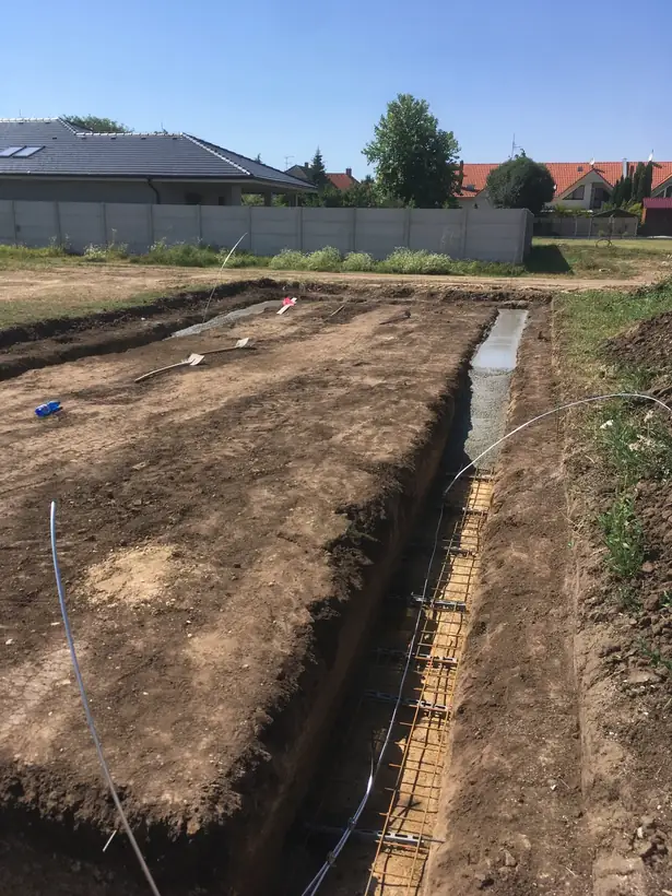 Stavba Trnava – základové pásy